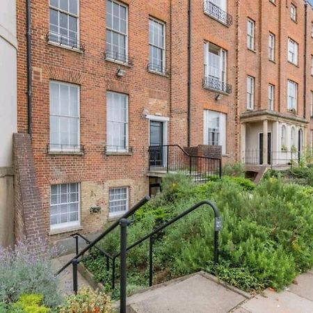 St Marg'S Hideaway; Grade II Listed Luxury Apartment In The Heart Of Cheltenham - Gateway To The Cotswolds! Sleeps 4 - Outdoor Seating And Free Private Parking! Zewnętrze zdjęcie