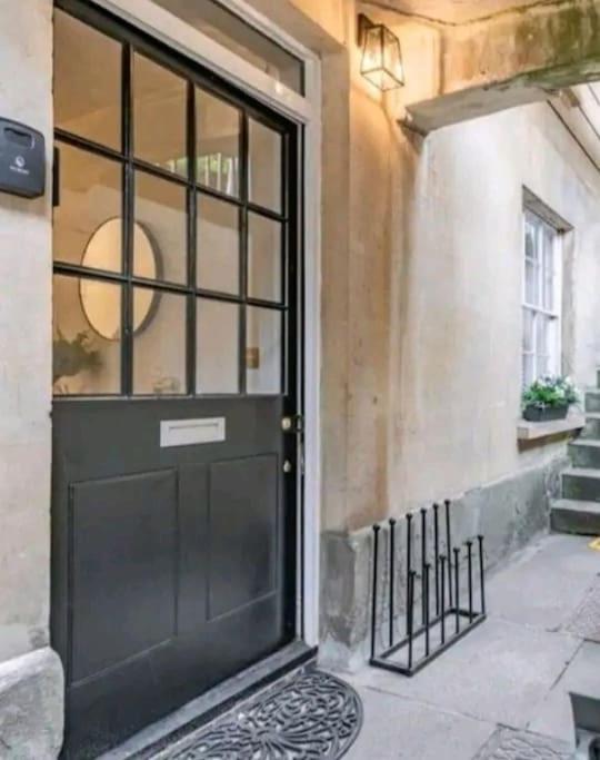 St Marg'S Hideaway; Grade II Listed Luxury Apartment In The Heart Of Cheltenham - Gateway To The Cotswolds! Sleeps 4 - Outdoor Seating And Free Private Parking! Zewnętrze zdjęcie