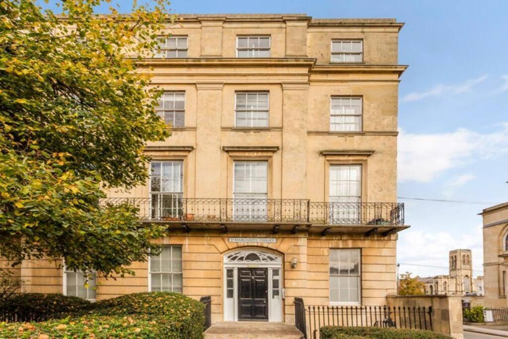 St Marg'S Hideaway; Grade II Listed Luxury Apartment In The Heart Of Cheltenham - Gateway To The Cotswolds! Sleeps 4 - Outdoor Seating And Free Private Parking! Zewnętrze zdjęcie